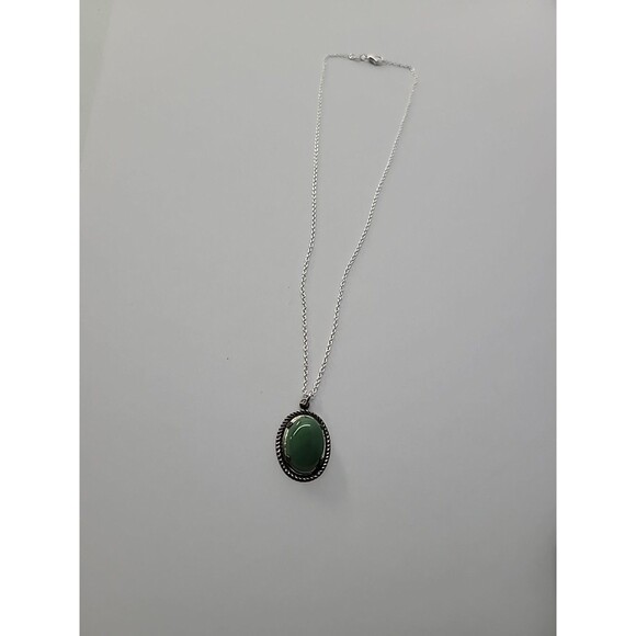Vintage Green Oval Cabochon Pendant Necklace Silver Tone Rope Frame - Picture 8 of 11